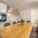 Vakantiehuis 5 Bedroom Cozy In