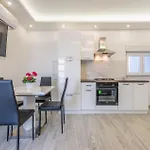 Vakantiehuis 5 Bedroom Cozy In