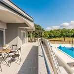 5 Bedroom Cozy In Feriehus Vrsi