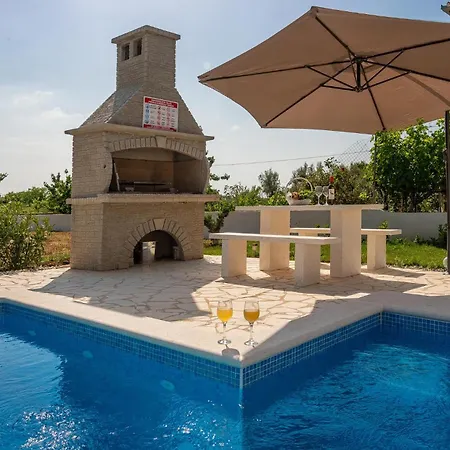 Сasa de vacaciones 5 Bedroom Cozy In Vrsi