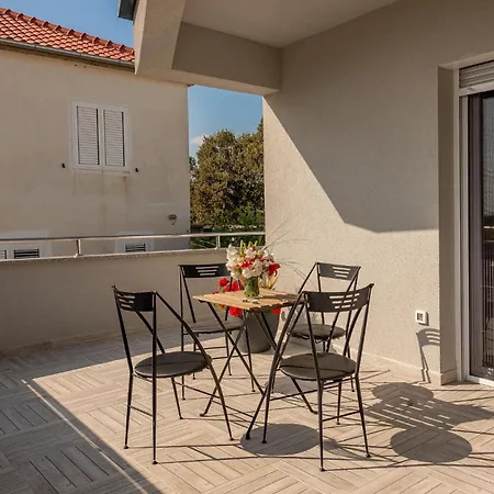 Сasa de vacaciones 5 Bedroom Cozy In