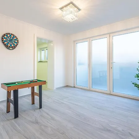5 Bedroom Cozy In Сasa de vacaciones *