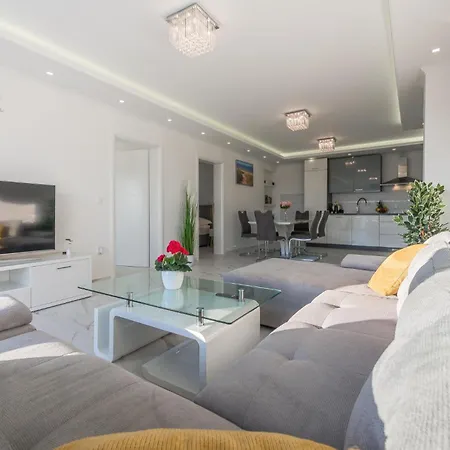 Сasa de vacaciones 5 Bedroom Cozy In *