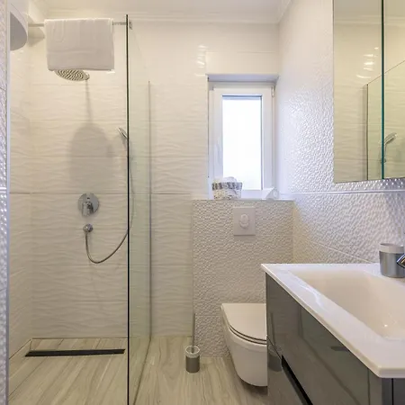 Сasa de vacaciones 5 Bedroom Cozy In *