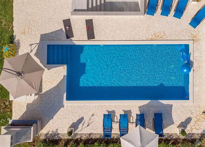5 Bedroom Cozy In Nyaraló