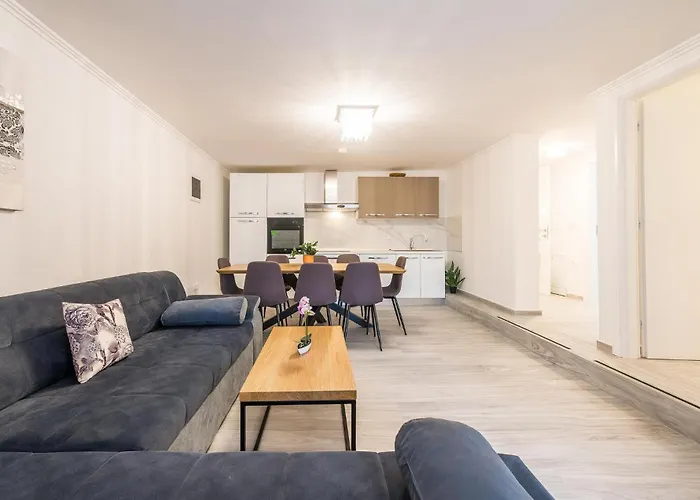 5 Bedroom Cozy In Vrsi
