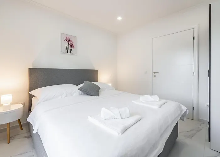 5 Bedroom Cozy In Nyaraló