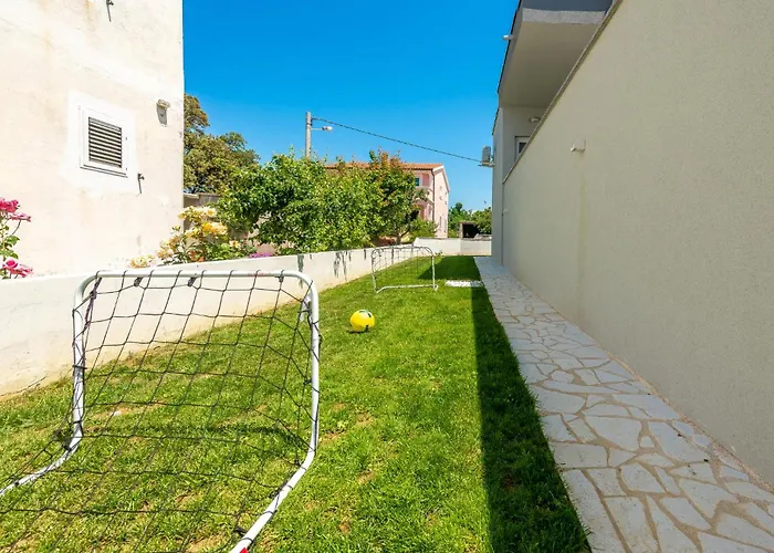 5 Bedroom Cozy In Nyaraló