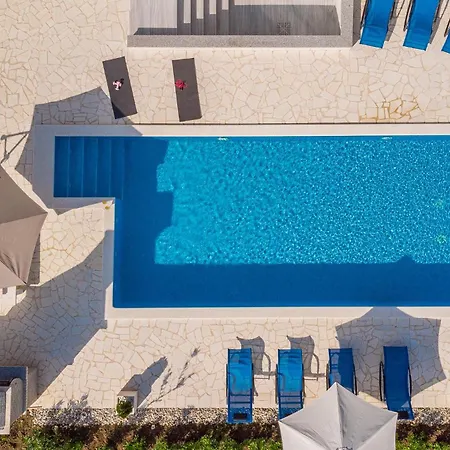 5 Bedroom Cozy In Hébergement de vacances
