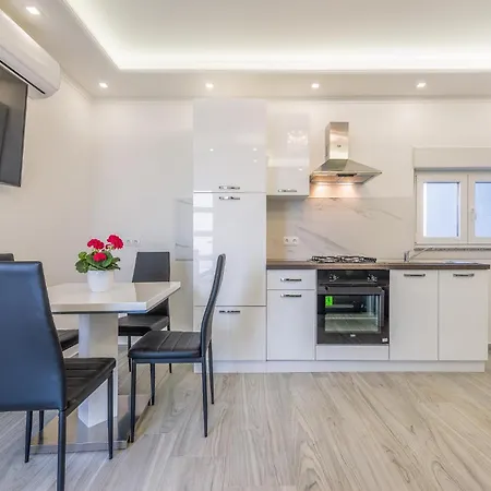 Holiday home Luxurious In