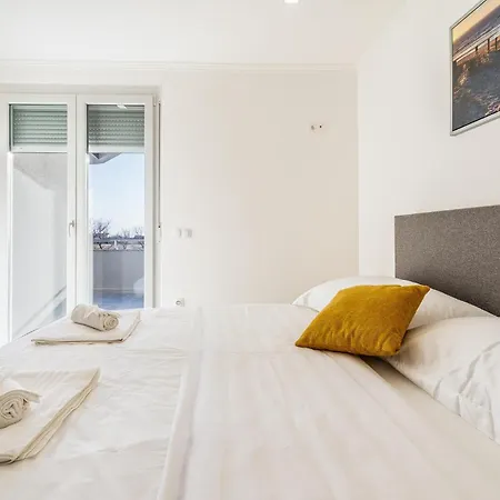 Hébergement de vacances 5 Bedroom Cozy In Vrsi