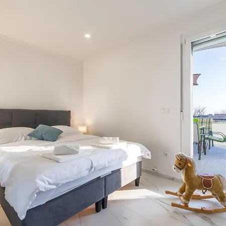 5 Bedroom Cozy In Hébergement de vacances *