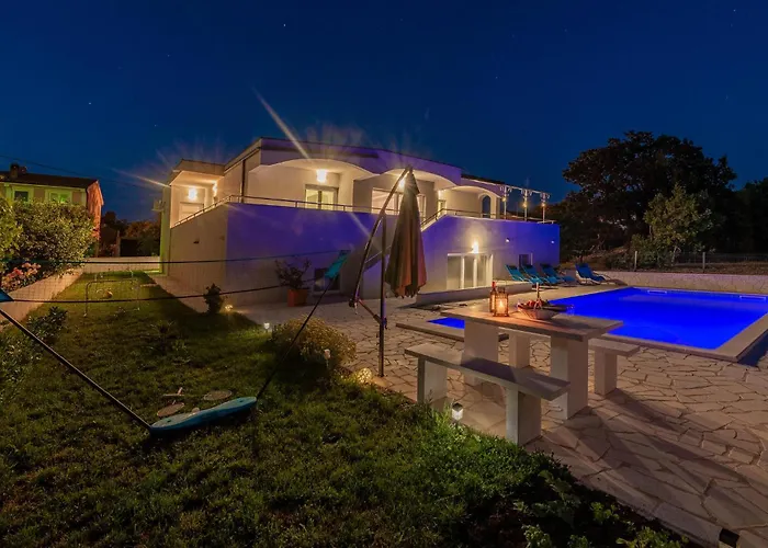Дом отдыха 5 Bedroom Cozy In
