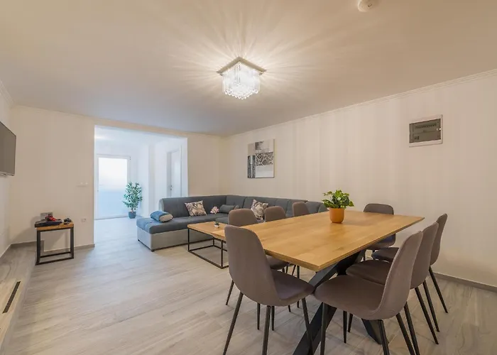 Дом отдыха 5 Bedroom Cozy In *