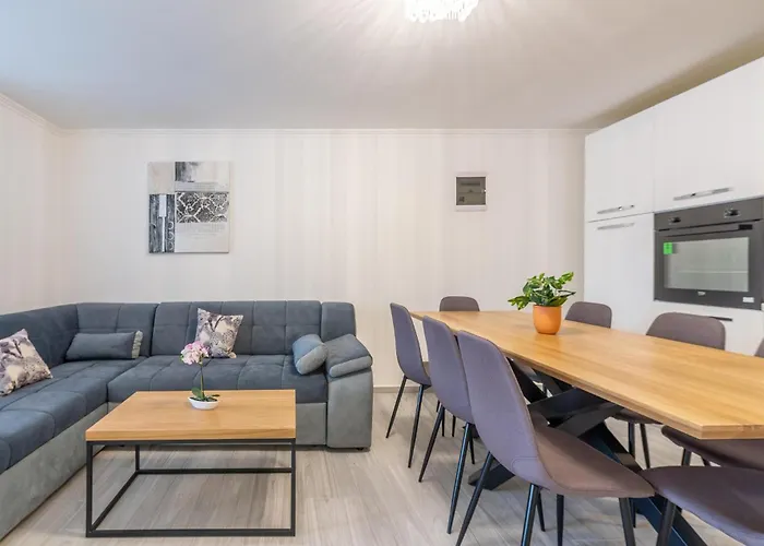 5 Bedroom Cozy In *