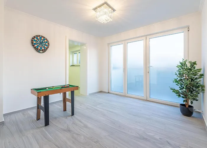 5 Bedroom Cozy In Ferienhaus *