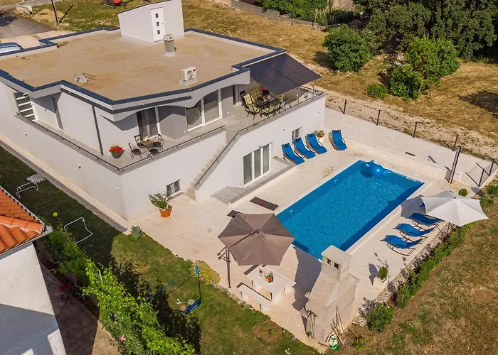 Дом отдыха 5 Bedroom Cozy In
