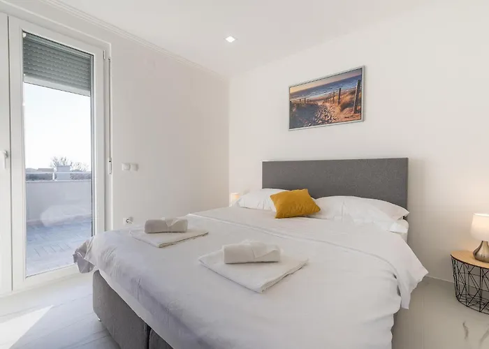 Дом отдыха 5 Bedroom Cozy In