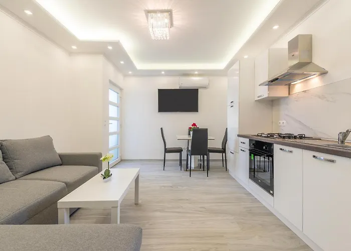 5 Bedroom Cozy In Ferienhaus